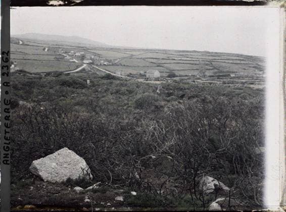 RECORD DATE NOT STATED Cornwall, England Panorama of the surrounding city , 1913 - England - Auguste LÃ on - (August 28 - September 3) (French - ï»¿Cornouailles , Angleterre Panorama des alentours de la ville). Landscape, agriculture , breeding, road, shipwrecked image, field, Nature , environment, economic activity, England Copyright: xpiemagsx AKahnlpie020223-3318 !ACHTUNG AUFNAHMEDATUM GESCHÄTZT!