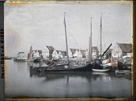RECORD DATE NOT STATED Steendam, Netherlands the port, west side , 1929 - Netherlands - StÃ phane Passet - (August 17-31) (French - ï»¿Volendam , Pays-Bas Le port , cÃ tÃ ouest). Sea , ocean, civil engineering, fishing , seafrains, port, maritime transport, sailboat, pier, agglomeration panorama, Habitat , architecture, economic activity, transport, Holland, steaper, the west side port Copyright: xpiemagsx AKahnlpie020223-17718 !ACHTUNG AUFNAHMEDATUM GESCHÄTZT!