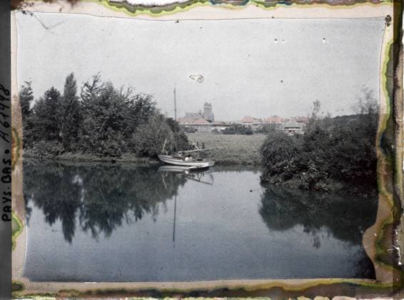 RECORD DATE NOT STATED Schevengue, The Hague, Netherlands a piece of water or a channel with the city dominated by the Bad Kapel in the background , 1929 - Netherlands - StÃ phane Passet - (August 17-31) (French - ï»¿Scheveningue , La Haye , Pays-Bas Une piece d eau ou un canal avec la ville dominÃ e par la Bad Kapel Ã l arriere-plan). Canal, Church, landscape, lake , pond, hydrography, sailboat, river transport , lake, religious architecture, Nature , Environment, transport, housing , architecture, Holland, The Hague, Dutch landscape Copyright: xpiemagsx AKahnlpie020223-17820 !ACHTUNG AUFNAHMEDATUM GESCHÄTZT!