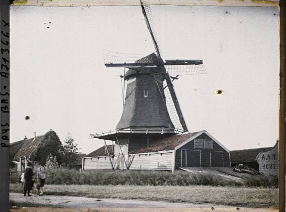 RECORD DATE NOT STATED The Hague, the Netherlands Wind Moulin , 1929 - Netherlands - StÃ phane Passet - (August 17-31) (French - ï»¿La Haye , Pays-Bas Moulin Ã vent). Aeraulic installation , ventilation, woman, agriculture , breeding, mill, rural architecture, Habitat , architecture, human beings, economic activity Copyright: xpiemagsx AKahnlpie020223-17855 !ACHTUNG AUFNAHMEDATUM GESCHÄTZT!