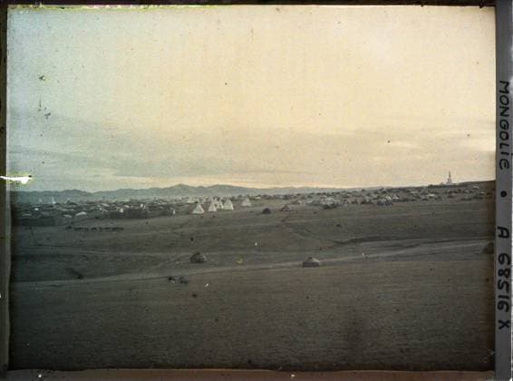 RECORD DATE NOT STATED Ourga, Mongolia panoramic view of the western end of Baruun Khüree or Gandantegchinlin, the city of the Lamas , 1913 - Mongolia - StÃ phane Passet - (July 6-25) (French - ï»¿Ourga , Mongolie Vue panoramique de l extrÃ mitÃ occidentale de Baruun khüree ou Gandantegchinlin , la Â« ville des lamas Â»). Landscape, Buddhism, yurt, Tibetan rite Buddhism, Nomad, Tent, StÃ»pa, Housing, Agglomeration Panorama, Religious Architecture, Nature , Environment, Religion, Habitat , Architecture Copyright: xpiemagsx AKahnlpie020223-1658 !ACHTUNG AUFNAHMEDATUM GESCHÄTZT!