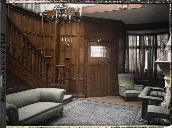 RECORD DATE NOT STATED Carbis Bay, Cornwall, England part of the Salon of the Villa of Albert Kahn , 1913 - England - Auguste LÃ on - (August 28 - September 3) (French - ï»¿Carbis Bay , Cornouailles , Angleterre Une partie du salon de la villa d Albert Kahn). Staircase, interior view, carpet , hanging, furniture, sofa, Habitat , Architecture, England, Carbis-Bay, interior of the villa Copyright: xpiemagsx AKahnlpie020223-3288 !ACHTUNG AUFNAHMEDATUM GESCHÄTZT!
