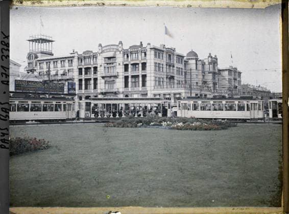 RECORD DATE NOT STATED Schevengue, The Hague, the Netherlands the big square with the background of the Palace Hotel , 1929 - Netherlands - StÃ phane Passet - (August 17-31) (French - ï»¿Scheveningue , La Haye , Pays-Bas La Grande Place avec Ã l arriere-plan le Palace HÃ tel). Boutique , store, brand, commercial architecture, tramway, street , neighborhood, place, catering , hotel, park , garden, rail transport, Economic activity, housing , architecture, transport Copyright: xpiemagsx AKahnlpie020223-17845 !ACHTUNG AUFNAHMEDATUM GESCHÄTZT!