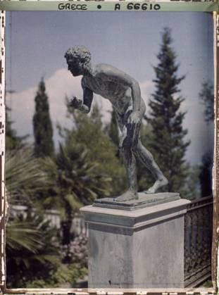 RECORD DATE NOT STATED Corfu, Greece the Achilles - In the Park, a statue , 1913 - Balkans, Italy - Jean Brunhes and Auguste LÃ on - (September - October 23) (French - ï»¿Corfou , Grece L Achilleion - Dans le Parc , une statue). Statue, sculpture, villa, park , garden, palace , castle, man, Art, Habitat , Architecture, Human Starries, Greece, Corfu, Achilleion - in the park, a statue Copyright: xpiemagsx AKahnlpie020223-1401 !ACHTUNG AUFNAHMEDATUM GESCHÄTZT!