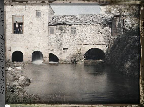 RECORD DATE NOT STATED Mostar, Bosnia and Herzegovina Moulin de Pierre , 1912 - Balkans, Italy - Jean Brunhes and Auguste LÃ on - (October 13 - 27) (French - ï»¿Mostar , Bosnie-HerzÃ govine Moulin de pierre). River, mill, civil engineering, hydraulic installation, man, Habitat , architecture, human beings, Bosnia, Mostar, a stone mill Copyright: xpiemagsx AKahnlpie020223-6383 !ACHTUNG AUFNAHMEDATUM GESCHÄTZT!