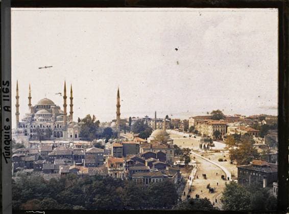 RECORD DATE NOT STATED Constantinople (current Istanbul), Turkey Panorama towards Sultan-Ahmet-Camii ( Mosque of Sultan Ahmet ) called Blue Mosque and Place at Meydani ( L Hippodrome ) , 1912 - Turkey - StÃ phane Passet - (September) (French - ï»¿Constantinople ( actuelle Istanbul ) , Turquie Panorama vers Sultan-Ahmet-Camii ( Â«mosquÃ e du Sultan AhmetÂ» ) dite Â«mosquÃ e BleueÂ» et la place At Meydani ( Â«l HippodromeÂ» )). Islam, exists in high definition, minaret, street , neighborhood, mosque, religious architecture, Religion , HD , Habitat , Architecture, Turkey, Stamboul, Ahmed Djami mosque Copyright: xpiemagsx AKahnlpie020223-4970 !ACHTUNG AUFNAHMEDATUM GESCHÄTZT!