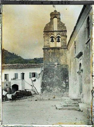 RECORD DATE NOT STATED Corfu, Greece , 1913 - Balkans, Italy - Jean Brunhes and Auguste LÃ on - (September - October 23) (French - ï»¿Corfou , Grece). Christianity, Orthodox Church, Bell tower, Housing, Renaissance, Religious Architecture, Religion , Habitat , Architecture , Art, Greece, Corfu, the Church from above with a house on the left Copyright: xpiemagsx AKahnlpie020223-3502 !ACHTUNG AUFNAHMEDATUM GESCHÄTZT!