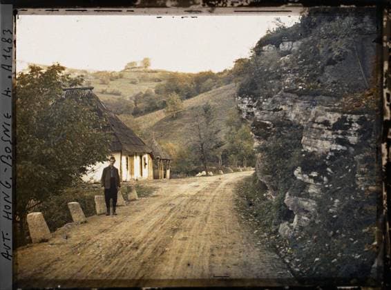 RECORD DATE NOT STATED Surroundings of Jajce, Bosnia and Herzegovina surrounded by Jajce , 1912 - Balkans, Italy - Jean Brunhes and Auguste LÃ on - (October 13 - 27) (French - ï»¿Environs de Jajce , Bosnie-HerzÃ govine Environs de Jajce). Roof, road, rural architecture, home, man, Habitat , architecture, human beings, Bosnie, egg, Environs de egg Copyright: xpiemagsx AKahnlpie020223-6327 !ACHTUNG AUFNAHMEDATUM GESCHÄTZT!