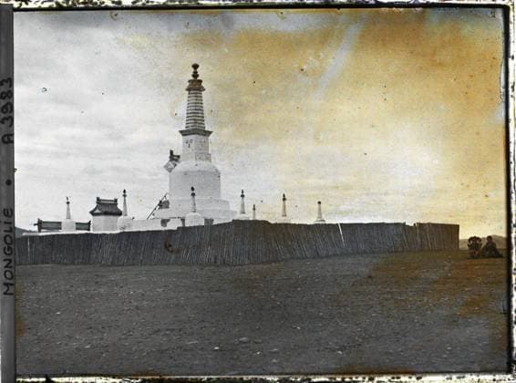 RECORD DATE NOT STATED Environs , 1913 - Mongolia - StÃ phane Passet - (July 6-25) (French - ï»¿Environs d Ourga , Mongolie Le stÃ»pa Jaran Khasar). Buddhism, Tibetan rite Buddhism, fence, religious architecture, Religion , Habitat , Architecture, Ourga, Buddhist monuments Copyright: xpiemagsx AKahnlpie020223-1599 !ACHTUNG AUFNAHMEDATUM GESCHÄTZT!