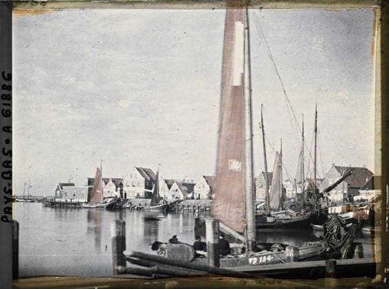 RECORD DATE NOT STATED Steendam, Netherlands the port, west side , 1929 - Netherlands - StÃ phane Passet - (August 17-31) (French - ï»¿Volendam , Pays-Bas Le port , cÃ tÃ ouest). Sea , ocean, civil engineering, fishing , seafrains, port, maritime transport, sailboat, pier, agglomeration panorama, Habitat , architecture, economic activity, transport, Holland, steaper, the west side port Copyright: xpiemagsx AKahnlpie020223-17715 !ACHTUNG AUFNAHMEDATUM GESCHÄTZT!