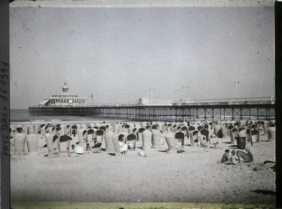 RECORD DATE NOT STATED Scheveningue, The Hague, Netherlands , 1929 - Netherlands - StÃ phane Passet - (August 17-31) (French - ï»¿Scheveningue , La Haye , Pays-Bas). Sea , ocean, woman, worldly entertainment, stilts, civil engineering, child, commercial architecture, Human beings, entertainment, housing , architecture, Hollande, Scheveningen, the beach pier Copyright: xpiemagsx AKahnlpie020223-17816 !ACHTUNG AUFNAHMEDATUM GESCHÄTZT!
