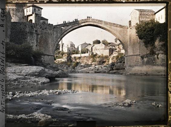 RECORD DATE NOT STATED Mostar, Bosnia and Herzegovina Old Pont of Mostar and edges of the narenta , 1912 - Balkans, Italy - Jean Brunhes and Auguste LÃ on - (October 13 - 27) (French - ï»¿Mostar , Bosnie-HerzÃ govine Vieux pont de Mostar et bords de la Narenta). River, civil engineering, exists in high definition, hydrography, medium age, mosque, bridge, Habitat , architecture, HD, nature , environment, art, Bosnia, Mostar, old bridge and narenta edges Copyright: xpiemagsx AKahnlpie020223-6387 !ACHTUNG AUFNAHMEDATUM GESCHÄTZT!
