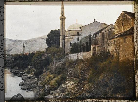 RECORD DATE NOT STATED Mostar, Bosnia and Herzegovina the old town , 1912 - Balkans, Italy - Jean Brunhes and Auguste LÃ on - (October 13 - 27) (French - ï»¿Mostar , Bosnie-HerzÃ govine La vieille ville). River, Islam, minaret, home, dome , dome, mosque, religious architecture, Religion , Habitat , Architecture, Bosnia, Mostar, the old town Copyright: xpiemagsx AKahnlpie020223-6400 !ACHTUNG AUFNAHMEDATUM GESCHÄTZT!