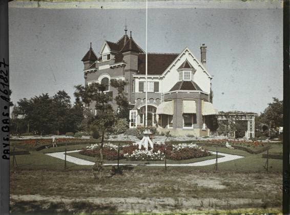 RECORD DATE NOT STATED Schevengue, The Hague, the Netherlands Hutdrown House , 1929 - Netherlands - StÃ phane Passet - (August 17-31) (French - ï»¿Scheveningue , La Haye , Pays-Bas Maison hollandaise). Housing, Park , Garden, Habitat , Architecture, Holland, Schvenining, type of Dutch house Copyright: xpiemagsx AKahnlpie020223-17668 !ACHTUNG AUFNAHMEDATUM GESCHÄTZT!