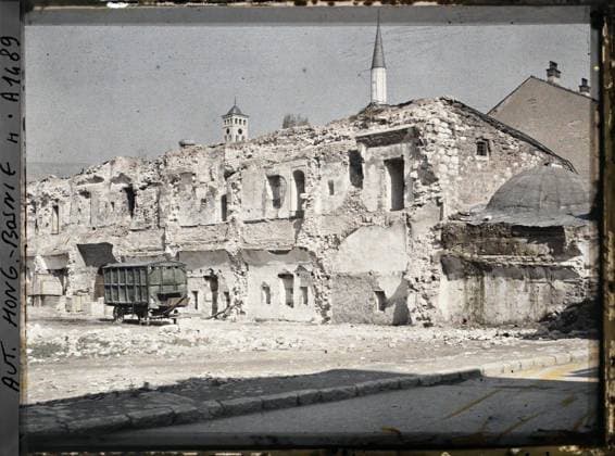 RECORD DATE NOT STATED Sarajevo, Bosnia and Herzegovina demolitions of the old market , 1912 - Balkans, Italy - Jean Brunhes and Auguste LÃ on - (October 13 - 27) (French - ï»¿Sarajevo , Bosnie-HerzÃ govine DÃ molitions du vieux marchÃ ). Animal transport, market , fair, work, commercial architecture, cart, rubble, Transport, economic activity, housing , architecture, Bosnia, Sarajevo, demolitions of the old market Copyright: xpiemagsx AKahnlpie020223-6332 !ACHTUNG AUFNAHMEDATUM GESCHÄTZT!