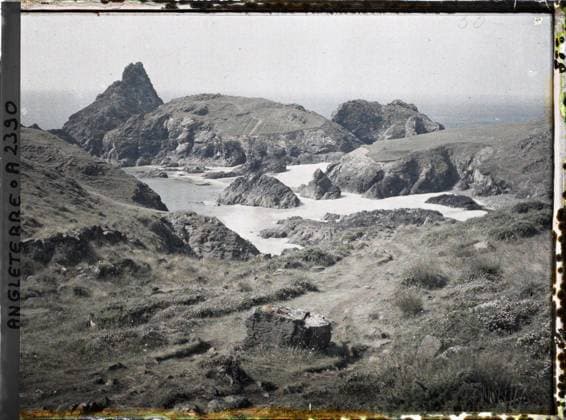 RECORD DATE NOT STATED Cornwall, England a small beach , 1913 - England - Auguste LÃ on - (August 28 - September 3) (French - ï»¿Cornouailles , Angleterre Une petite plage). Landscape, sea , ocean, shipwrecked image, Nature , Environment, England Copyright: xpiemagsx AKahnlpie020223-3346 !ACHTUNG AUFNAHMEDATUM GESCHÄTZT!