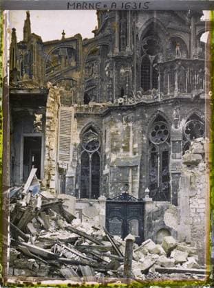 RECORD DATE NOT STATED Reims , Marne , Champagne , France , 1919 - Devastated regions, Marne, Aisne - Paul Castelnau - (February -March) (French - ï»¿Reims , Marne , Champagne , France). Church, ruins, bombing, medium age, rubble, post-war, religious architecture, First World War, Art, Habitat , Architecture, France, Reims, ruins and apse of the cathedral Copyright: xpiemagsx AKahnlpie020223-19401 !ACHTUNG AUFNAHMEDATUM GESCHÄTZT!