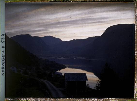 RECORD DATE NOT STATED Surroundings of Horda, Norway Lake Roldalsvatnet at sunset , 1910 - Voyage of Albert Kahn and Auguste LÃ on in Scandinavia - (August 9 - September 14) (French - ï»¿Environs de Horda , Norvege Le lac Roldalsvatnet au coucher du soleil). Landscape, mont , mountain, road, night , darkness, sunsets, exists in high definition, watercourse, Nature , Environment, HD, Breadphond, Breeding Found (Roldal) Soleil Levant Copyright: xpiemagsx AKahnlpie020223-15520 !ACHTUNG AUFNAHMEDATUM GESCHÄTZT!