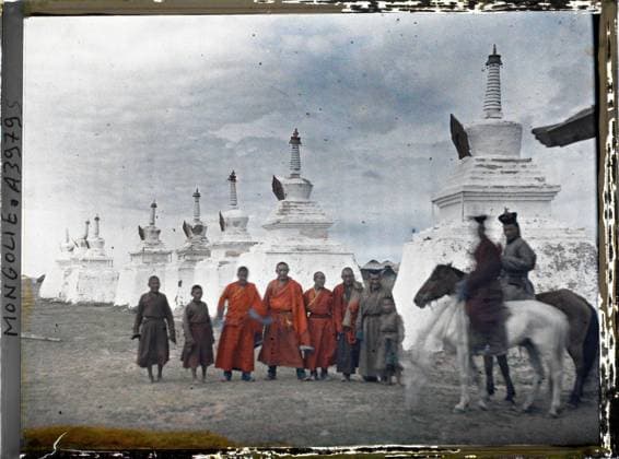 RECORD DATE NOT STATED Ourga, Mongolia A group of lamas near the alignment of Stupa located on the edge of the monastic district of Gandan , 1913 - Mongolia - StÃ phane Passet - (July 6-25) (French - ï»¿Ourga , Mongolie Un groupe de lamas pres de l alignement de stupa situÃ en bordure du quartier monastique de Gandan). Animal transport, horse, rider, religious habit, real animal, costume, yurt, Buddhism of Tibetan rite, tent, funeral architecture, exists in high definition, group portrait, equidÃ , awning, religious architecture, man, Transport, clothing, animal, religion, housing , architecture, HD, human beings, Ourga, religious monuments and group of lamas Copyright: xpiemagsx AKahnlpie020223-1593 !ACHTUNG AUFNAHMEDATUM GESCHÄTZT!