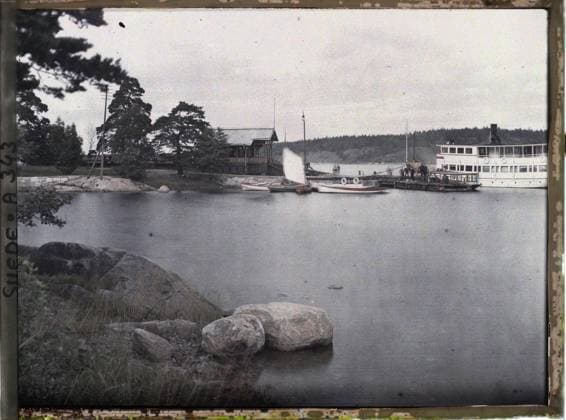 RECORD DATE NOT STATED Saltsjöbaden, Sweden a pier , 1910 - Voyage of Albert Kahn and Auguste LÃ on in Scandinavia - (August 9 - September 14) (French - ï»¿Saltsjöbaden , Suede Un embarcadere). Sea , ocean, boat, hydrography, maritime transport, pier, Nature , Environment, transport, Salt Jobaden Copyright: xpiemagsx AKahnlpie020223-3063 !ACHTUNG AUFNAHMEDATUM GESCHÄTZT!