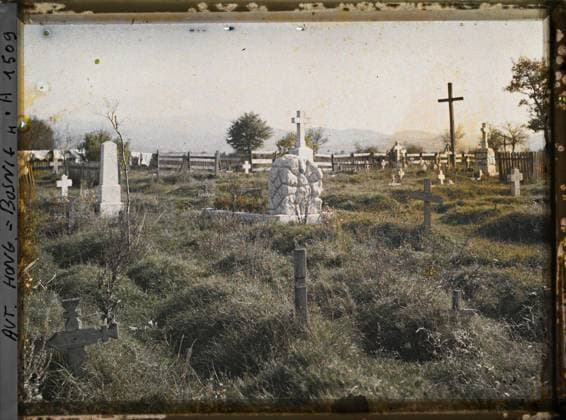 RECORD DATE NOT STATED Surroundings of Sarajevo, Bosnia and Herzegovina Small cemetery of a whole Catholic village , 1912 - Balkans, Italy - Jean Brunhes and Auguste LÃ on - (October 13 - 27) (French - ï»¿Environs de Sarajevo , Bosnie-HerzÃ govine Petit cimetiere d un village tout entier catholique). Cemetery, Christianity, funeral architecture, religious architecture, Religion , Habitat , Architecture, Bosnia, Sarajevo, a small cemetery of a whole Catholic village Copyright: xpiemagsx AKahnlpie020223-6350 !ACHTUNG AUFNAHMEDATUM GESCHÄTZT!