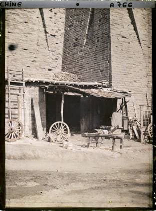 RECORD DATE NOT STATED Moukden, China Biancheng ( outdoor city ) , 1912 - China - StÃ phane Passet (French - ï»¿Moukden , Chine Biancheng ( Â« ville ExtÃ rieure Â» )). Animal transport, factory , workshop, crafts, rampart, Transport, housing , architecture, economic activity, China, Moukden, Charron Workshop Copyright: xpiemagsx AKahnlpie020223-18062 !ACHTUNG AUFNAHMEDATUM GESCHÄTZT!