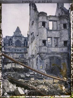 RECORD DATE NOT STATED Reims , Marne , Champagne , France , 1919 - Devastated regions, Marne, Aisne - Paul Castelnau - (February -March) (French - ï»¿Reims , Marne , Champagne , France). Church, public civil architecture, ruins, bombing, door, arc , arcade , arceau, Middle Ages, rubble, post-war, religious architecture, Habitat , Architecture, First World War, Art, France, Reims, chapter door Copyright: xpiemagsx AKahnlpie020223-19398 !ACHTUNG AUFNAHMEDATUM GESCHÄTZT!