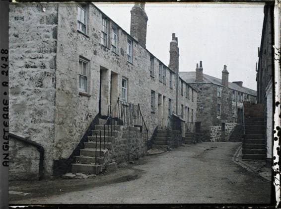 RECORD DATE NOT STATED St Ives, Cornwall, England a street , 1913 - England - Auguste LÃ on - (August 28 - September 3) (French - ï»¿St Ives , Cornouailles , Angleterre Une rue). Rue , Quarter, Habitat , Architecture, England Copyright: xpiemagsx AKahnlpie020223-3103 !ACHTUNG AUFNAHMEDATUM GESCHÄTZT!