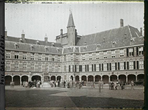 RECORD DATE NOT STATED The Hague, the Netherlands the Binnenhof Court with the buildings housing the Peace Conference , 1929 - Netherlands - StÃ phane Passet - (August 17-31) (French - ï»¿La Haye , Pays-Bas La cour du Binnenhof avec les bÃ¢timents abritant la confÃ rence de la Paix). Parliament, public civil architecture, diplomacy, administration, peace, repairs, Middle Ages, Court, Palais , ChÃ¢teau, Habitat , architecture, international relations, society, First World War, Art, Hollande, The Hague, southern wing of the Knights Hall in Binnenhof Copyright: xpiemagsx AKahnlpie020223-17649 !ACHTUNG AUFNAHMEDATUM GESCHÄTZT!