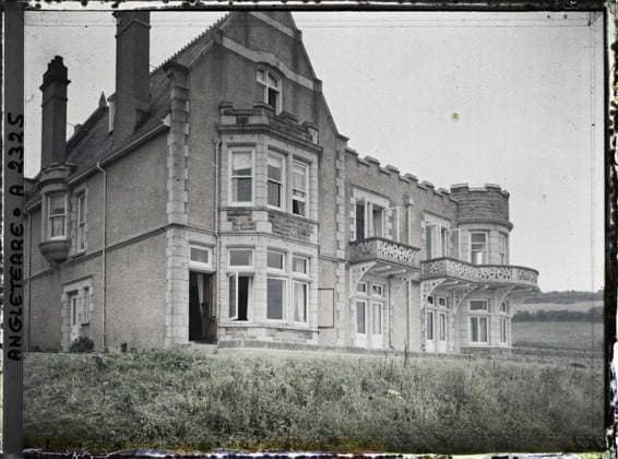 RECORD DATE NOT STATED Carbis Bay, Cornwall, England Facade of the Villa of Albert Kahn , 1913 - England - Auguste LÃ on - (August 28 - September 3) (French - ï»¿Carbis Bay , Cornouailles , Angleterre Facade de la villa d Albert Kahn). Available in high definition, balcony , loggia, villa, HD, Angletterre, Carbis-Bay, La Facade de la Villa Copyright: xpiemagsx AKahnlpie020223-3284 !ACHTUNG AUFNAHMEDATUM GESCHÄTZT!