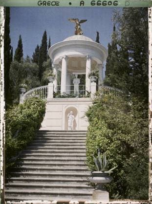 RECORD DATE NOT STATED Corfu, Greece L Achille - In the Park, Kiosk of Empress Elisabeth , 1913 - Balkans, Italy - Jean Brunhes and Auguste LÃ on - (September - October 23) (French - ï»¿Corfou , Grece L Achilleion - Dans le parc , kiosque de l impÃ ratrice Elisabeth). Statue, kiosk, sculpture, column, emperor, villa, park , garden, palace , castle, Art , Habitat , Architecture, Greece, Corfu, Achilleion - in the Empress Elisabeth Kiosk Park Copyright: xpiemagsx AKahnlpie020223-1397 !ACHTUNG AUFNAHMEDATUM GESCHÄTZT!
