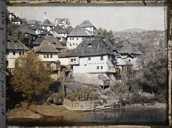 RECORD DATE NOT STATED Jajce, Bosnia and Herzegovina Bords de la Vrbas , 1912 - Balkans, Italy - Jean Brunhes and Auguste LÃ on - (October 13 - 27) (French - ï»¿Jajce , Bosnie-HerzÃ govine Bords de la Vrbas). Roof, river, home, street , neighborhood, barrier , palisade, Habitat , Architecture, Bosnie, haha, bords of the VRBAS Copyright: xpiemagsx AKahnlpie020223-6323 !ACHTUNG AUFNAHMEDATUM GESCHÄTZT!