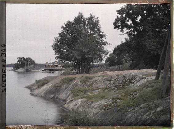 RECORD DATE NOT STATED Saltsjöbaden, Sweden a suspension bridge , 1910 - Voyage of Albert Kahn and Auguste LÃ on in Scandinavia - (August 9 - September 14) (French - ï»¿Saltsjöbaden , Suede Un pont suspendu). Sea , ocean, civil engineering, hydrography, baths , hammam, bridge, Habitat , architecture, nature , environment, August 21 in Saltsjobaden. Saltsjobaden Copyright: xpiemagsx AKahnlpie020223-3064 !ACHTUNG AUFNAHMEDATUM GESCHÄTZT!