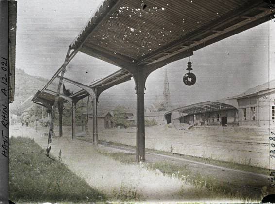 RECORD DATE NOT STATED Thann, Haut-Rhin, Alsace, France La Gare , 1917 - Alsace - Paul Castelnau (photographic section of the armies) - (June) (French - ï»¿Thann , Haut-Rhin , Alsace , France La gare). Station, civil engineering, front, rail transport, railway, Habitat , architecture, First World War, Transport, France, Thann, the station Copyright: xpiemagsx AKahnlpie020223-13557 !ACHTUNG AUFNAHMEDATUM GESCHÄTZT!