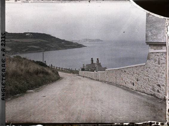 RECORD DATE NOT STATED Carbis Bay, Cornwall, England seen from the bay , 1913 - England - Auguste LÃ on - (August 28 - September 3) (French - ï»¿Carbis Bay , Cornouailles , Angleterre Vue de la baie). Sea , ocean, road, England Copyright: xpiemagsx AKahnlpie020223-3291 !ACHTUNG AUFNAHMEDATUM GESCHÄTZT!