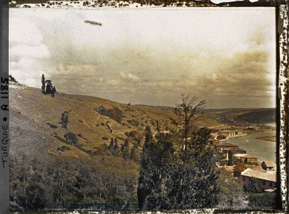 RECORD DATE NOT STATED Constantinople (current Istanbul), Turkey the hill of the Okmeydani above the golden horn , 1912 - Turkey - StÃ phane Passet - (September) (French - ï»¿Constantinople ( actuelle Istanbul ) , Turquie La colline de l Okmeydani au-dessus de la Corne d Or). Landscape, river, valley, Nature , Environment, Turkey, Eyoub, Pointe de la Hill OK MeÃ¯dan Copyright: xpiemagsx AKahnlpie020223-4396 !ACHTUNG AUFNAHMEDATUM GESCHÄTZT!