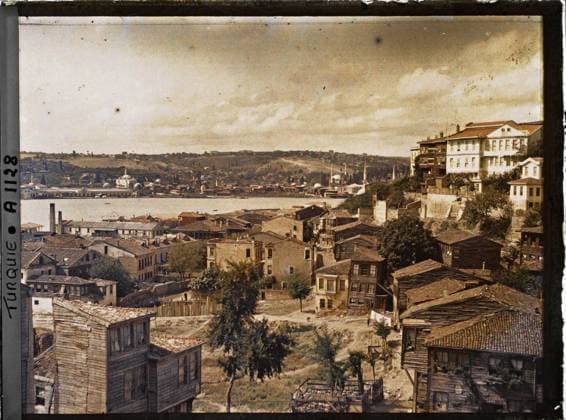 RECORD DATE NOT STATED Constantinople (current Istanbul), Turkey the top of the golden horn from the north shore to the faubourg of Eyüp , 1912 - Turkey - StÃ phane Passet - (September) (French - ï»¿Constantinople ( actuelle Istanbul ) , Turquie Le haut de la Corne d Or depuis la rive Nord vers le faubourg d Eyüp). Factory , workshop, river, home, hydrography, street , neighborhood, agglomeration panorama, Habitat , architecture, nature , environment, Turkey, Constantinople, the golden horn Copyright: xpiemagsx AKahnlpie020223-5064 !ACHTUNG AUFNAHMEDATUM GESCHÄTZT!