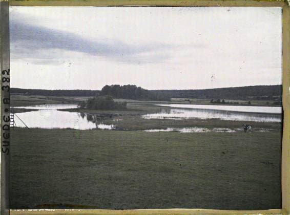 RECORD DATE NOT STATED Between Gävle and Falun, Sweden Small Lake in the middle of a meadow, near ovansjö , 1910 - Voyage of Albert Kahn and Auguste LÃ on in Scandinavia - (August 9 - September 14) (French - ï»¿Entre Gävle et Falun , Suede Petit lac au milieu d un prÃ , aux abords de Ovansjö). Landscape, real animal, cow, lake , pond, hydrography, livestock, Nature , Environment, animal, Gefle road to Falun. Swamp Copyright: xpiemagsx AKahnlpie020223-5146 !ACHTUNG AUFNAHMEDATUM GESCHÄTZT!