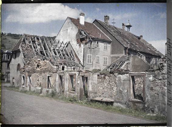 RECORD DATE NOT STATED Thann, Haut-Rhin, Alsace, France old thann, ruins , 1917 - Alsace - Paul Castelnau (photographic section of the armies) - (June) (French - ï»¿Thann , Haut-Rhin , Alsace , France Vieux Thann , ruines). Home, ruins, front, bombardment, Habitat , Architecture, First World War, France, Thann, old thann, ruins Copyright: xpiemagsx AKahnlpie020223-13525 !ACHTUNG AUFNAHMEDATUM GESCHÄTZT!