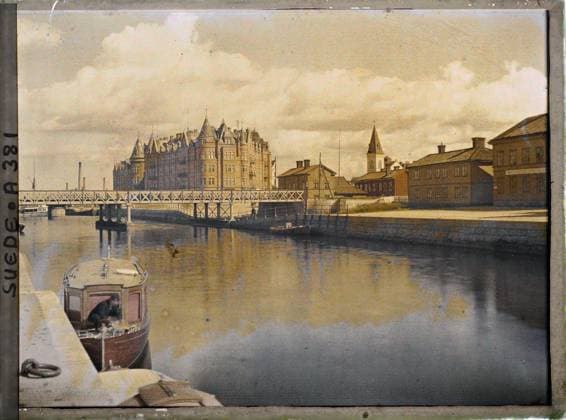 RECORD DATE NOT STATED Gävle, Suede Vue du Port , 1910 - Voyage of Albert Kahn and Auguste LÃ on in Scandinavia - (August 9 - September 14) (French - ï»¿Gävle , Suede Vue du port). Civil engineering, bell tower, river transport , lake, bridge, religious architecture, man, Habitat , architecture, transport, human beings, Gefle, the canal Copyright: xpiemagsx AKahnlpie020223-5149 !ACHTUNG AUFNAHMEDATUM GESCHÄTZT!