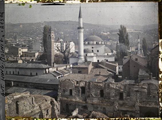 RECORD DATE NOT STATED Sarajevo, Bosnia and Herzegovina Panorama taken from the Hotel d Europe where Jean Brunhes and Auguste LÃ on lived . Arcades of the old Turkish market at the first plan , 1912 - Balkans, Italy - Jean Brunhes and Auguste LÃ on - (October 13 - 27) (French - ï»¿Sarajevo , Bosnie-HerzÃ govine Panorama pris depuis l hÃ tel d Europe oÃ¹ logeaient Jean Brunhes et Auguste LÃ on . Arcades du vieux marchÃ turc au premierer plan). Market , fair, work, Islam, exists in high definition, minaret, commercial architecture, mosque, agglomeration panorama, religious architecture, Economic activity, Habitat , Architecture, Religion, HD, Bosnia, Sarajevo, Panorama taken from the HÃ tel d Europe. Arcades of the old Turkish market in the 1st plan Copyright: xpiemagsx AKahnlpie020223-6347 !ACHTUNG AUFNAHMEDATUM GESCHÄTZT!