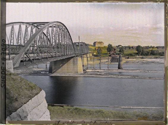 RECORD DATE NOT STATED Mora, Sweden the railway bridge and road to Mora Noret , 1910 - Voyage of Albert Kahn and Auguste LÃ on in Scandinavia - (August 9 - September 14) (French - ï»¿Mora , Suede Le pont ferroviaire et routier vers Mora Noret). Landscape, civil engineering, river, housing, hydrography, bridge, Nature , Environment, Habitat , Architecture, Sweden, Leksand, Mora bridge in Leksand Copyright: xpiemagsx AKahnlpie020223-5273 !ACHTUNG AUFNAHMEDATUM GESCHÄTZT!