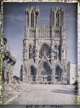 RECORD DATE NOT STATED Reims , Marne , Champagne , France , 1919 - Devastated regions, Marne, Aisne - Paul Castelnau - (February -March) (French - ï»¿Reims , Marne , Champagne , France). Church, Christianity, sculpture, bell tower, bas-relief, ruins, bombing, medium age, rubble, post-war, religious architecture, Religion, art, First World War, Habitat , Architecture, France, Reims, Cathedral Copyright: xpiemagsx AKahnlpie020223-19395 !ACHTUNG AUFNAHMEDATUM GESCHÄTZT!
