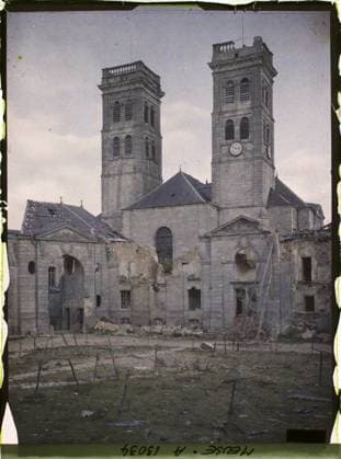 RECORD DATE NOT STATED Verdun , France , 1917 - North of France, Belgium - Paul Castelnau (photographic section of the armies) - (September 1-5) (French - ï»¿Verdun , France). Church, Christianity, bell tower, administration, ruins, front, bombardment, place, medium age, pediment, rubble, religious architecture, Religion, Society, First World War, Art, Habitat , Architecture, France, Verdun, Bishopric, Cathedral Copyright: xpiemagsx AKahnlpie020223-21152 !ACHTUNG AUFNAHMEDATUM GESCHÄTZT!