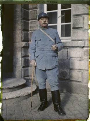 RECORD DATE NOT STATED Verdun , France , 1917 - North of France, Belgium - Paul Castelnau (photographic section of the armies) - (September 1-5) (French - ï»¿Verdun , France). Military personality, military uniform, portrait, accessory, front, man, Personality, clothing, human beings, First World War, France, twisoned, Colonel you, comft the arms Copyright: xpiemagsx AKahnlpie020223-21184 !ACHTUNG AUFNAHMEDATUM GESCHÄTZT!