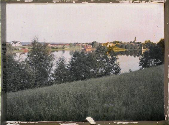 RECORD DATE NOT STATED Hedemora, Sweden seen from the village on the side of Lake Brunnsjön , 1910 - Voyage of Albert Kahn and Auguste LÃ on in Scandinavia - (August 9 - September 14) (French - ï»¿Hedemora , Suede Vue du village du cÃ tÃ du lac Brunnsjön). Landscape, lake , pond, hydrography, agglomeration panorama, Nature , Environment, Habitat , Architecture, From Leksand to Sala Copyright: xpiemagsx AKahnlpie020223-5207 !ACHTUNG AUFNAHMEDATUM GESCHÄTZT!