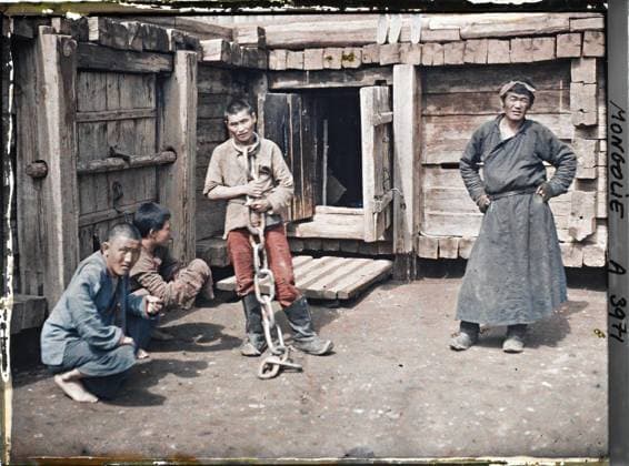 RECORD DATE NOT STATED Ourga, Mongolia Guardians and detainees in the prison , 1913 - Mongolia - StÃ phane Passet - (July 6-25) (French - ï»¿Ourga , Mongolie Gardiens et dÃ tenus dans la prison). Justice, exists in high definition, public civil architecture, punishment, prisoner, prison, man, Company, HD, Habitat , Architecture, Human Starries, Ourga, the prison Copyright: xpiemagsx AKahnlpie020223-1585 !ACHTUNG AUFNAHMEDATUM GESCHÄTZT!