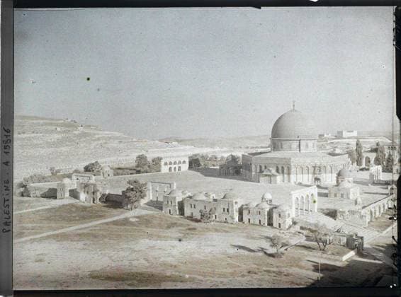 RECORD DATE NOT STATED Jerusalem, Palestine seen from Haram el Sheriff , 1918 - Near East, Egypt, Palestine, Cyprus - Paul Castelnau (photographic section of the armies) - (January 9 -October 6) (French - ï»¿JÃ rusalem , Palestine Vue du Haram El ShÃ rif). Islam, portico, mosque, agglomeration panorama, religious architecture, Religion , Habitat , Architecture, Palestine, Jerusalem, Panorama of Jerusalem on the left Haram Esch SchÃ rif Copyright: xpiemagsx AKahnlpie020223-345 !ACHTUNG AUFNAHMEDATUM GESCHÄTZT!