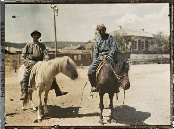 RECORD DATE NOT STATED TroÃ¯tskosavsk, TransbaÃ¯kalie Two Burial Cavaliers (?) , 1913 - Mongolia - StÃ phane Passet - (July 6-25) (French - ï»¿TroÃ¯tskosavsk , TransbaÃ¯kalie Deux cavaliers bouriates ( ? )). Horse, rider, costume, exists in high definition, western type architecture, poverty, Clothing, HD, Habitat , Architecture, Company Copyright: xpiemagsx AKahnlpie020223-1655 !ACHTUNG AUFNAHMEDATUM GESCHÄTZT!