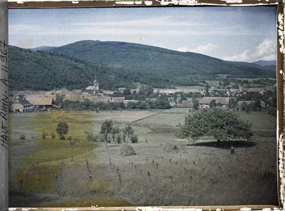 RECORD DATE NOT STATED Alsace balloon, Doller valley, Haut-Rhin, Alsace, France seen on the Doller valley defensive installations , 1917 - Alsace - Paul Castelnau (photographic section of the armies) - (June) (French - ï»¿Ballon d Alsace , vallÃ e de la Doller , Haut-Rhin , Alsace , France Vue sur la vallÃ e de la Doller installations dÃ fensives ). Mont , Mountain, border, valley, fence, front, barbed wire, agglomeration panorama, First World War, Habitat , Architecture, France, Ballon d Alsace, S, La VallÃ e de la Doller Copyright: xpiemagsx AKahnlpie020223-13504 !ACHTUNG AUFNAHMEDATUM GESCHÄTZT!